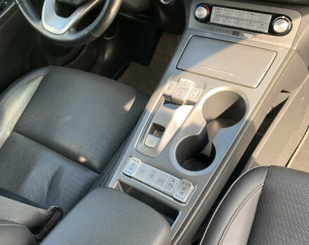 Сірий Хендай Kona, об'ємом двигуна 0 л та пробігом 82 тис. км за 16900 $, фото 10 на Automoto.ua