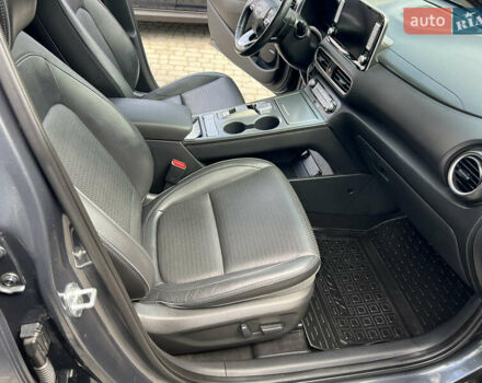 Серый Хендай Kona, объемом двигателя 0 л и пробегом 96 тыс. км за 17300 $, фото 9 на Automoto.ua