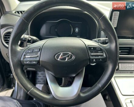 Серый Хендай Kona, объемом двигателя 0 л и пробегом 96 тыс. км за 17300 $, фото 17 на Automoto.ua