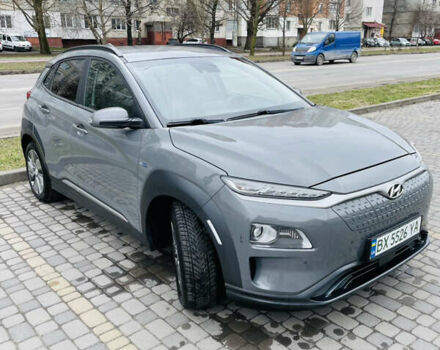 Серый Хендай Kona, объемом двигателя 0 л и пробегом 103 тыс. км за 17999 $, фото 4 на Automoto.ua