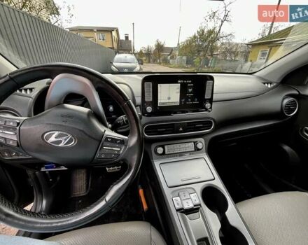 Сірий Хендай Kona, об'ємом двигуна 0 л та пробігом 83 тис. км за 17300 $, фото 6 на Automoto.ua
