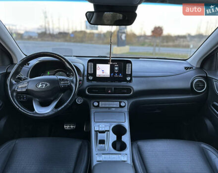 Серый Хендай Kona, объемом двигателя 0 л и пробегом 126 тыс. км за 17300 $, фото 77 на Automoto.ua