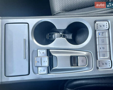 Серый Хендай Kona, объемом двигателя 0 л и пробегом 95 тыс. км за 17500 $, фото 64 на Automoto.ua