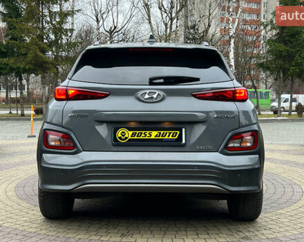 Серый Хендай Kona, объемом двигателя 0 л и пробегом 164 тыс. км за 16999 $, фото 5 на Automoto.ua