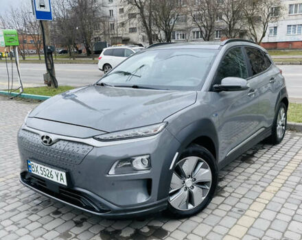 Серый Хендай Kona, объемом двигателя 0 л и пробегом 103 тыс. км за 17999 $, фото 1 на Automoto.ua