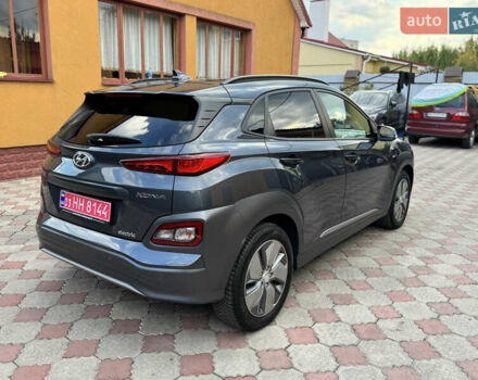 Серый Хендай Kona, объемом двигателя 0 л и пробегом 65 тыс. км за 16399 $, фото 5 на Automoto.ua