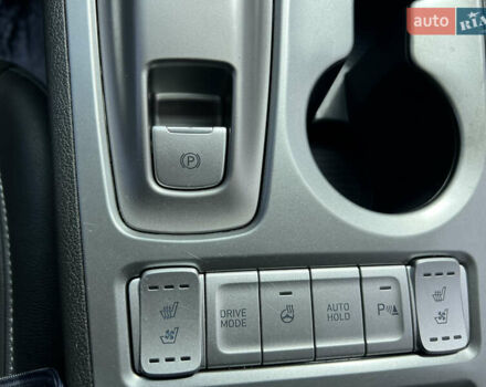 Серый Хендай Kona, объемом двигателя 0 л и пробегом 96 тыс. км за 17300 $, фото 18 на Automoto.ua