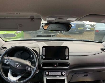 Серый Хендай Kona, объемом двигателя 64 л и пробегом 119 тыс. км за 17900 $, фото 10 на Automoto.ua