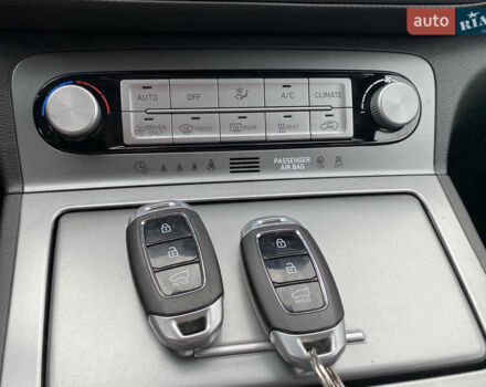 Сірий Хендай Kona, об'ємом двигуна 0 л та пробігом 115 тис. км за 18700 $, фото 20 на Automoto.ua