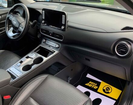 Серый Хендай Kona, объемом двигателя 64 л и пробегом 119 тыс. км за 17900 $, фото 12 на Automoto.ua