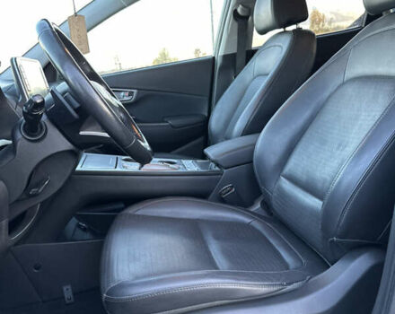 Серый Хендай Kona, объемом двигателя 0 л и пробегом 126 тыс. км за 17300 $, фото 49 на Automoto.ua