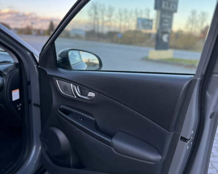 Серый Хендай Kona, объемом двигателя 0 л и пробегом 126 тыс. км за 17300 $, фото 68 на Automoto.ua