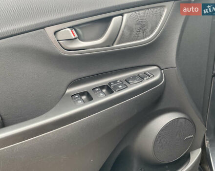 Сірий Хендай Kona, об'ємом двигуна 0 л та пробігом 115 тис. км за 18700 $, фото 17 на Automoto.ua