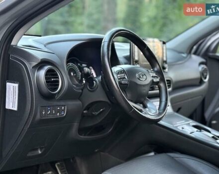 Серый Хендай Kona, объемом двигателя 0 л и пробегом 96 тыс. км за 17200 $, фото 42 на Automoto.ua