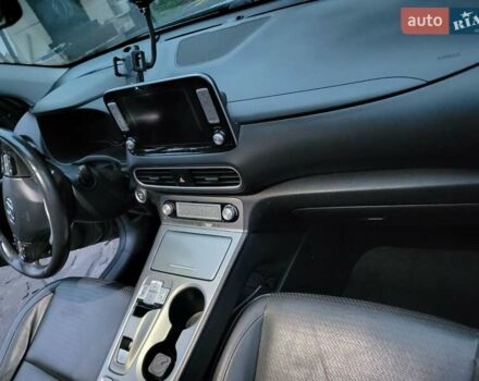 Серый Хендай Kona, объемом двигателя 0 л и пробегом 194 тыс. км за 15800 $, фото 5 на Automoto.ua