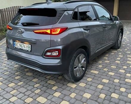 Серый Хендай Kona, объемом двигателя 0 л и пробегом 44 тыс. км за 17400 $, фото 2 на Automoto.ua