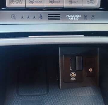 Серый Хендай Kona, объемом двигателя 0 л и пробегом 105 тыс. км за 17999 $, фото 24 на Automoto.ua