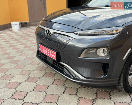 Серый Хендай Kona, объемом двигателя 0 л и пробегом 65 тыс. км за 16399 $, фото 44 на Automoto.ua