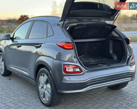 Серый Хендай Kona, объемом двигателя 0 л и пробегом 126 тыс. км за 17300 $, фото 43 на Automoto.ua