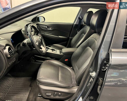 Серый Хендай Kona, объемом двигателя 0 л и пробегом 85 тыс. км за 14450 $, фото 9 на Automoto.ua