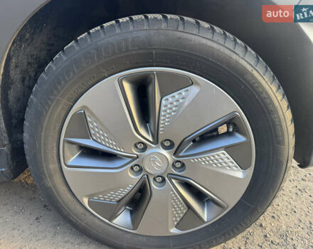 Серый Хендай Kona, объемом двигателя 0 л и пробегом 92 тыс. км за 15900 $, фото 28 на Automoto.ua