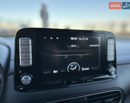 Серый Хендай Kona, объемом двигателя 0 л и пробегом 126 тыс. км за 17300 $, фото 95 на Automoto.ua