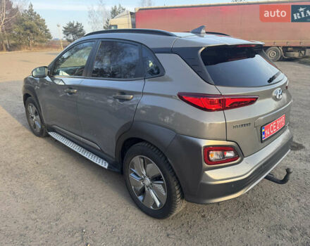 Серый Хендай Kona, объемом двигателя 0 л и пробегом 92 тыс. км за 15900 $, фото 6 на Automoto.ua