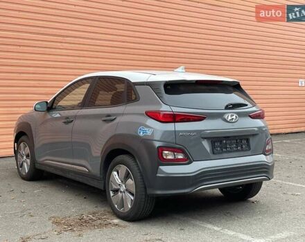 Серый Хендай Kona, объемом двигателя 0 л и пробегом 54 тыс. км за 17500 $, фото 5 на Automoto.ua