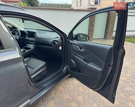 Сірий Хендай Kona, об'ємом двигуна 0 л та пробігом 71 тис. км за 17700 $, фото 63 на Automoto.ua