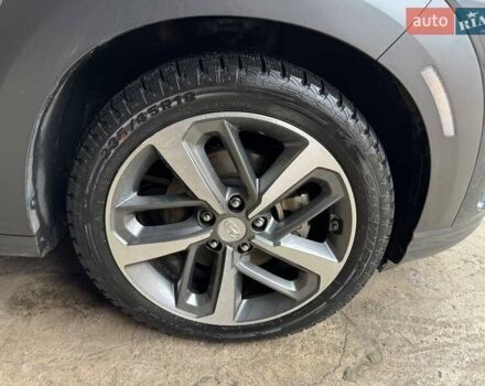 Серый Хендай Kona, объемом двигателя 0 л и пробегом 81 тыс. км за 17600 $, фото 13 на Automoto.ua
