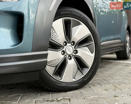 Серый Хендай Kona, объемом двигателя 0 л и пробегом 127 тыс. км за 17650 $, фото 11 на Automoto.ua