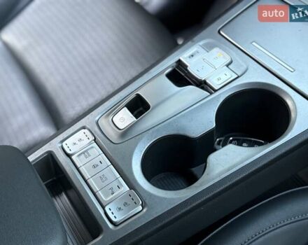 Серый Хендай Kona, объемом двигателя 0 л и пробегом 96 тыс. км за 17200 $, фото 54 на Automoto.ua