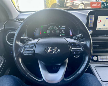 Серый Хендай Kona, объемом двигателя 0 л и пробегом 95 тыс. км за 17500 $, фото 58 на Automoto.ua