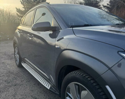 Серый Хендай Kona, объемом двигателя 0 л и пробегом 92 тыс. км за 15900 $, фото 3 на Automoto.ua