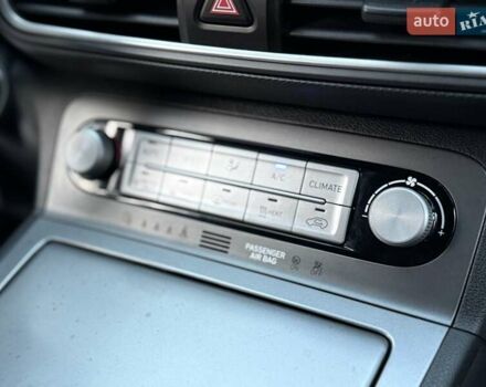 Серый Хендай Kona, объемом двигателя 0 л и пробегом 96 тыс. км за 17200 $, фото 59 на Automoto.ua