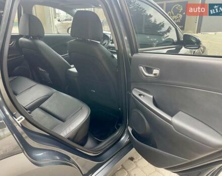 Сірий Хендай Kona, об'ємом двигуна 0 л та пробігом 92 тис. км за 17900 $, фото 5 на Automoto.ua