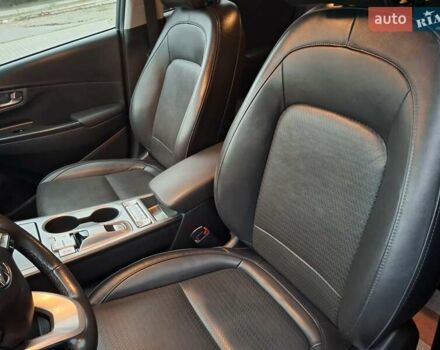 Сірий Хендай Kona, об'ємом двигуна 0 л та пробігом 114 тис. км за 17300 $, фото 15 на Automoto.ua