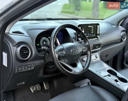 Серый Хендай Kona, объемом двигателя 0 л и пробегом 96 тыс. км за 17200 $, фото 40 на Automoto.ua