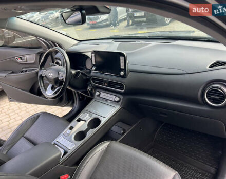 Серый Хендай Kona, объемом двигателя 0 л и пробегом 96 тыс. км за 17300 $, фото 11 на Automoto.ua