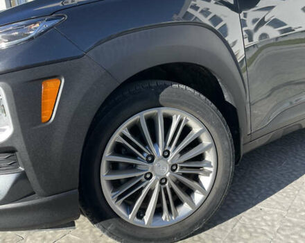 Серый Хендай Kona, объемом двигателя 2 л и пробегом 93 тыс. км за 15900 $, фото 5 на Automoto.ua