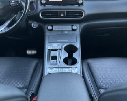 Серый Хендай Kona, объемом двигателя 0 л и пробегом 126 тыс. км за 17300 $, фото 80 на Automoto.ua