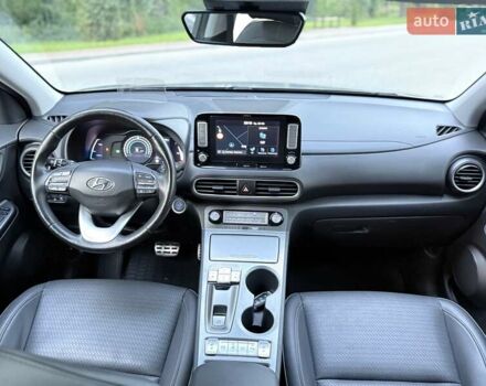 Серый Хендай Kona, объемом двигателя 0 л и пробегом 96 тыс. км за 17200 $, фото 84 на Automoto.ua