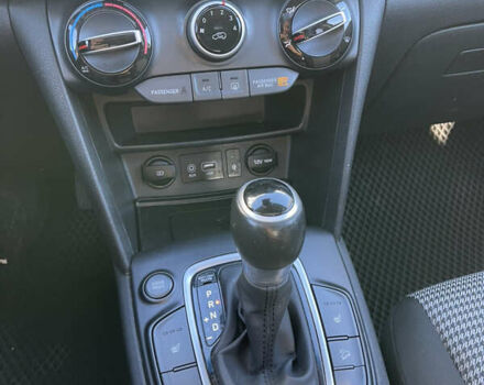 Серый Хендай Kona, объемом двигателя 2 л и пробегом 93 тыс. км за 15900 $, фото 40 на Automoto.ua