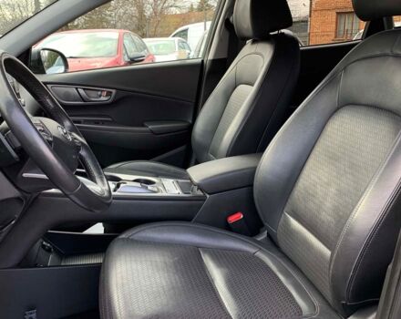 Серый Хендай Kona, объемом двигателя 64 л и пробегом 119 тыс. км за 17900 $, фото 5 на Automoto.ua