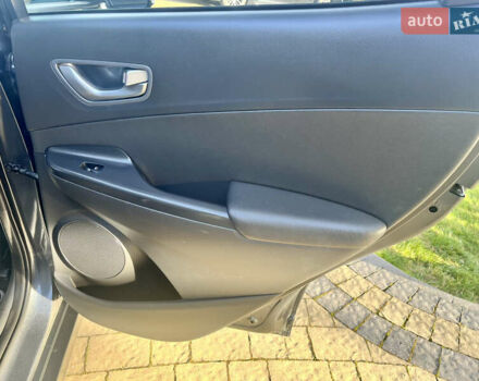 Серый Хендай Kona, объемом двигателя 0 л и пробегом 95 тыс. км за 17500 $, фото 48 на Automoto.ua