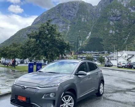 Серый Хендай Kona, объемом двигателя 0 л и пробегом 107 тыс. км за 16600 $, фото 2 на Automoto.ua