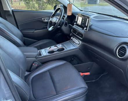 Серый Хендай Kona, объемом двигателя 0 л и пробегом 126 тыс. км за 17300 $, фото 72 на Automoto.ua