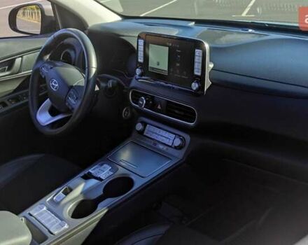 Сірий Хендай Kona, об'ємом двигуна 0 л та пробігом 71 тис. км за 17500 $, фото 5 на Automoto.ua