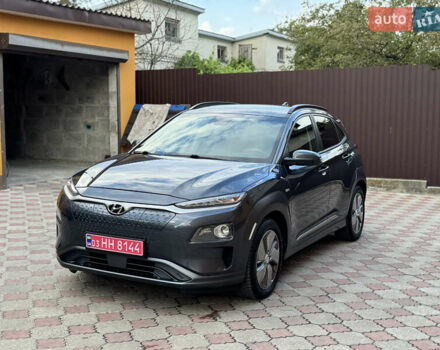 Серый Хендай Kona, объемом двигателя 0 л и пробегом 65 тыс. км за 16399 $, фото 1 на Automoto.ua