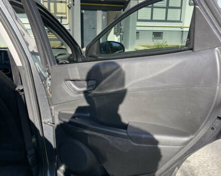 Серый Хендай Kona, объемом двигателя 2 л и пробегом 93 тыс. км за 15900 $, фото 36 на Automoto.ua